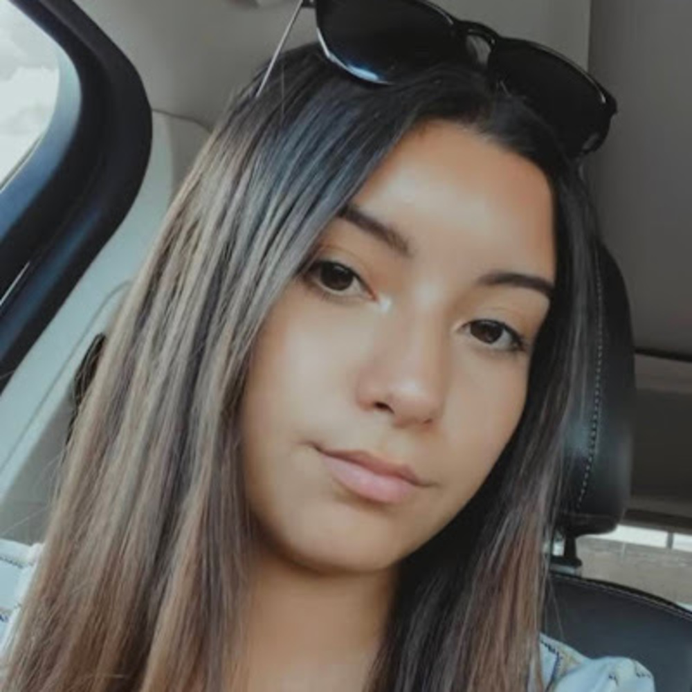Meet your Posher, Nayeli